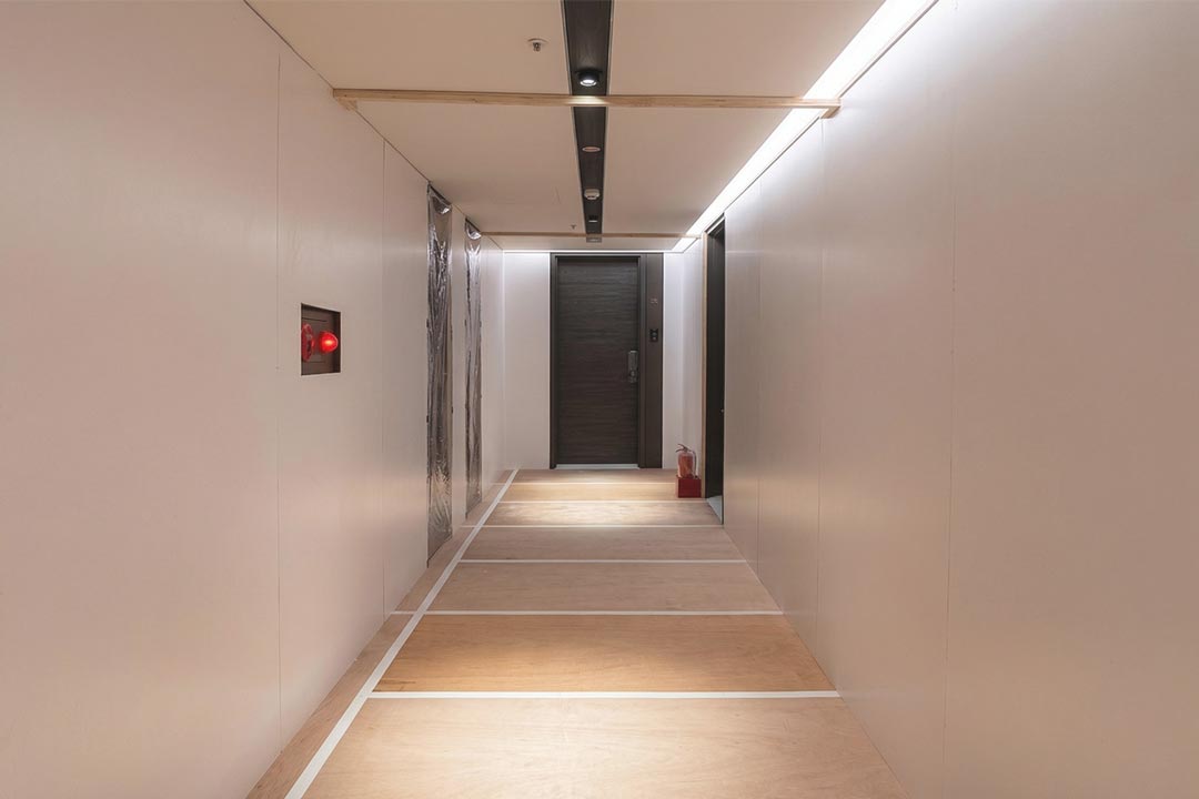 裝潢保護工程，電梯與梯廳地面防護施工完成